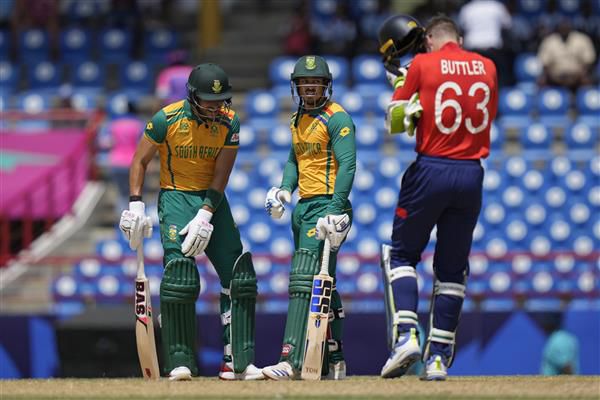 Doughty South Africa eke out seven-run win over England