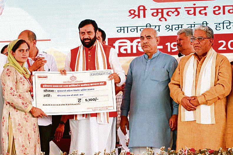 Haryana CM credits Rs 80 crore into accounts of over 1L workers