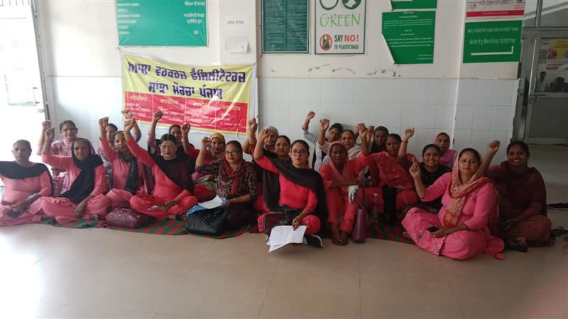 ASHA workers stage protest, want retirement age raised