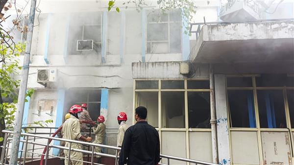 Fire breaks out in Safdarjung Hospital’s old emergency building, nurse rescued from third floor