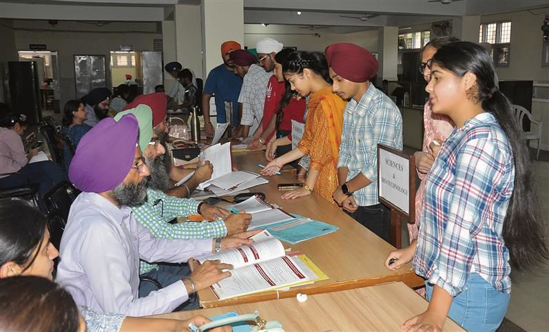 Amritsar: Fearing low enrolments through CAP, colleges set up help desks