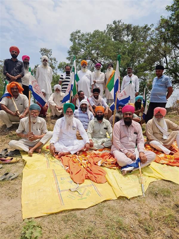 Tarn Taran: Farmers of 10 villages protest, say canal water not reaching them