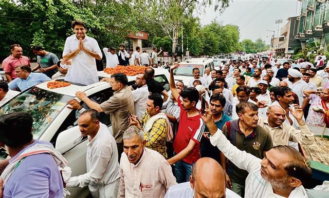 Deepender Hooda sounds poll bugle, takes out roadshow in Rohtak