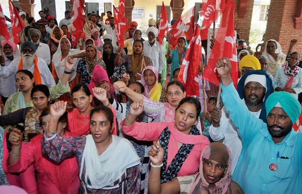 CPM stages protest, demands cancelled ration cards resumed
