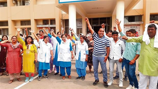 Jhajjar: NHM staff demands execution of 7th pay commission