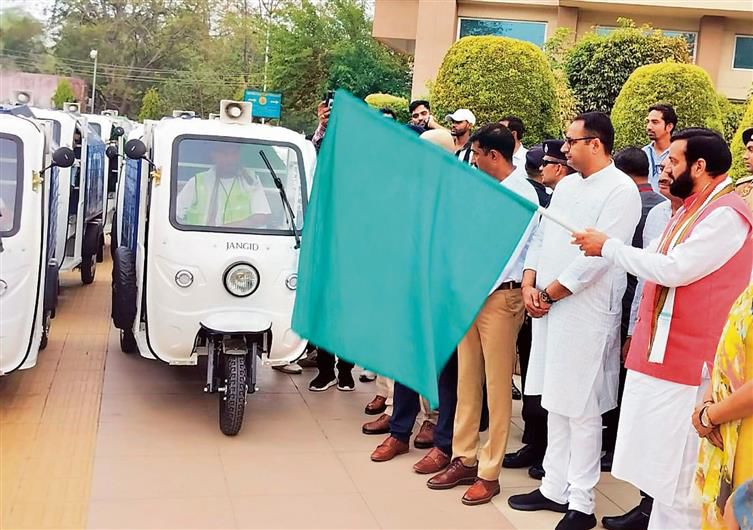Sanitation should be top priority, Haryana CM tells officials