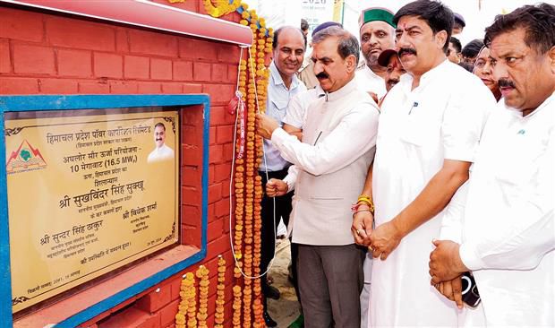 Himachal CM lays stone of 10 MW solar power project at Kutlehar
