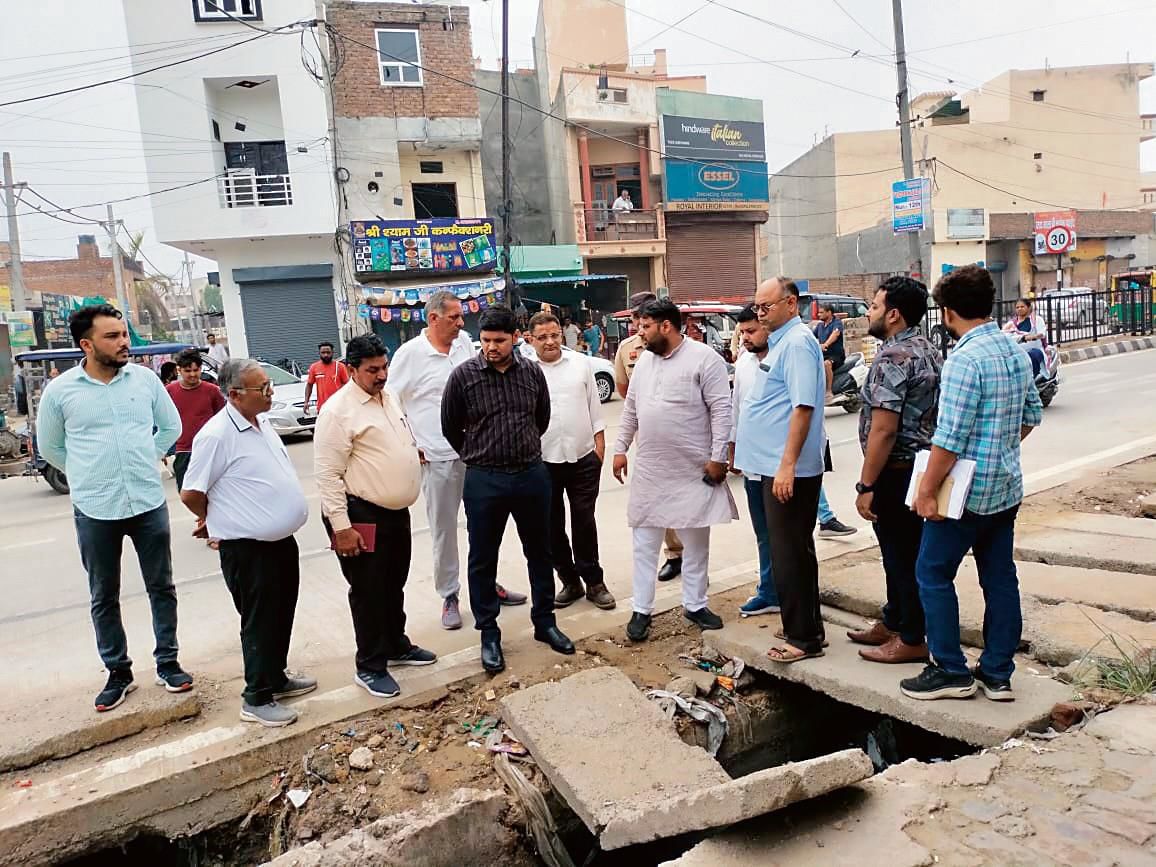 Bhiwani ADC inspects drains, sewage plants