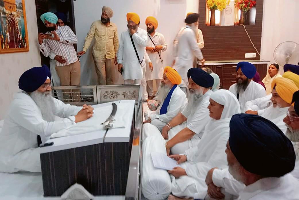 Crisis in Shiromani Akali Dal deepens, dissidents submit apology letter to Akal Takht