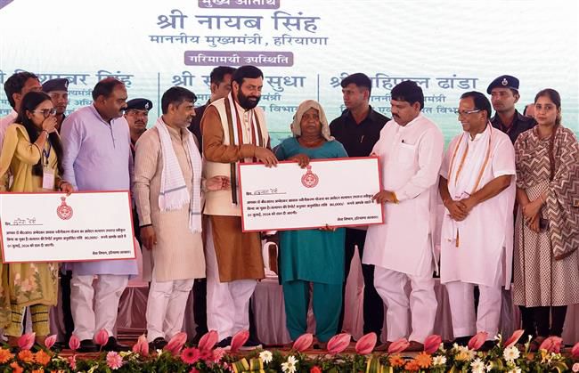 Haryana CM gives benefits of  Rs 100 cr to 83,633 recipients