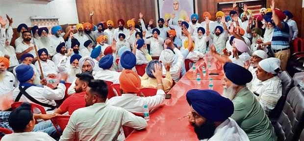 District unit of SAD expresses solidarity with Badal leadership