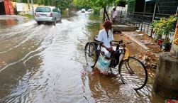Heavy rain causes waterlogging, residents suffer